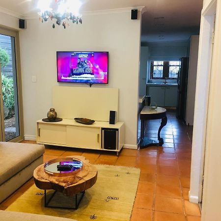 Apartemen 270 m² dengan 2 kamar tidur dan 2 kamar mandi pribadi di Camps Bay Cape Town Bagian luar foto
