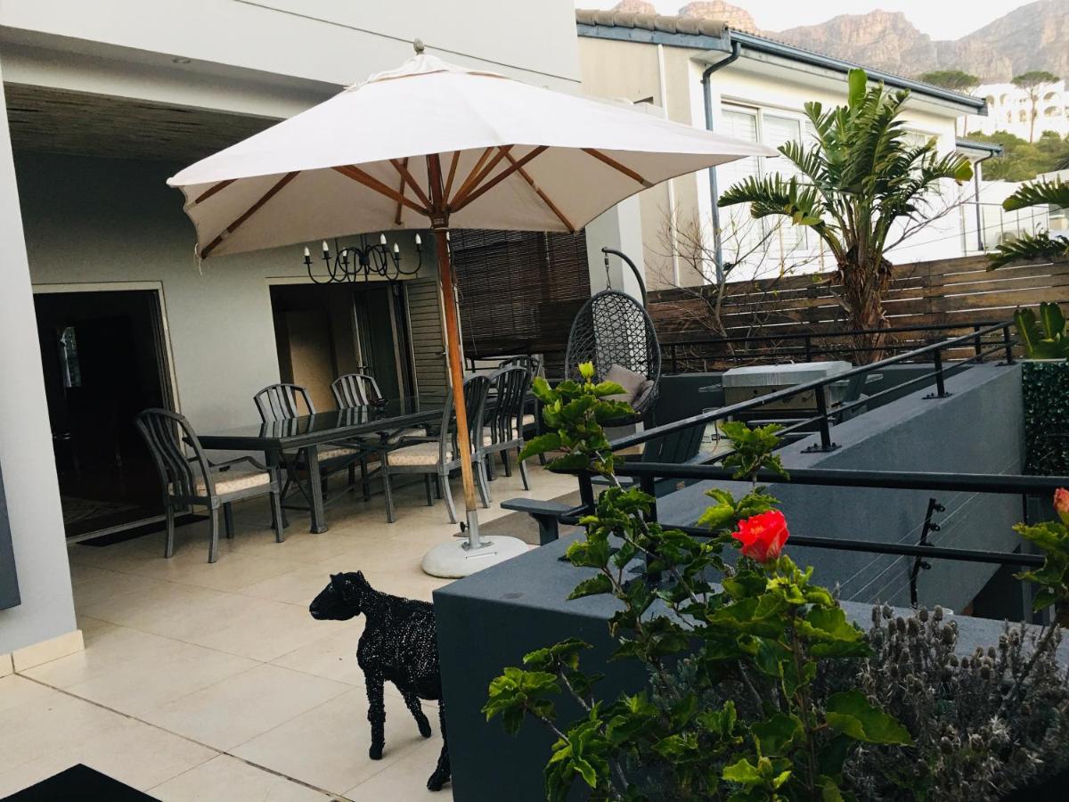 Apartemen 270 m² dengan 2 kamar tidur dan 2 kamar mandi pribadi di Camps Bay Cape Town Bagian luar foto