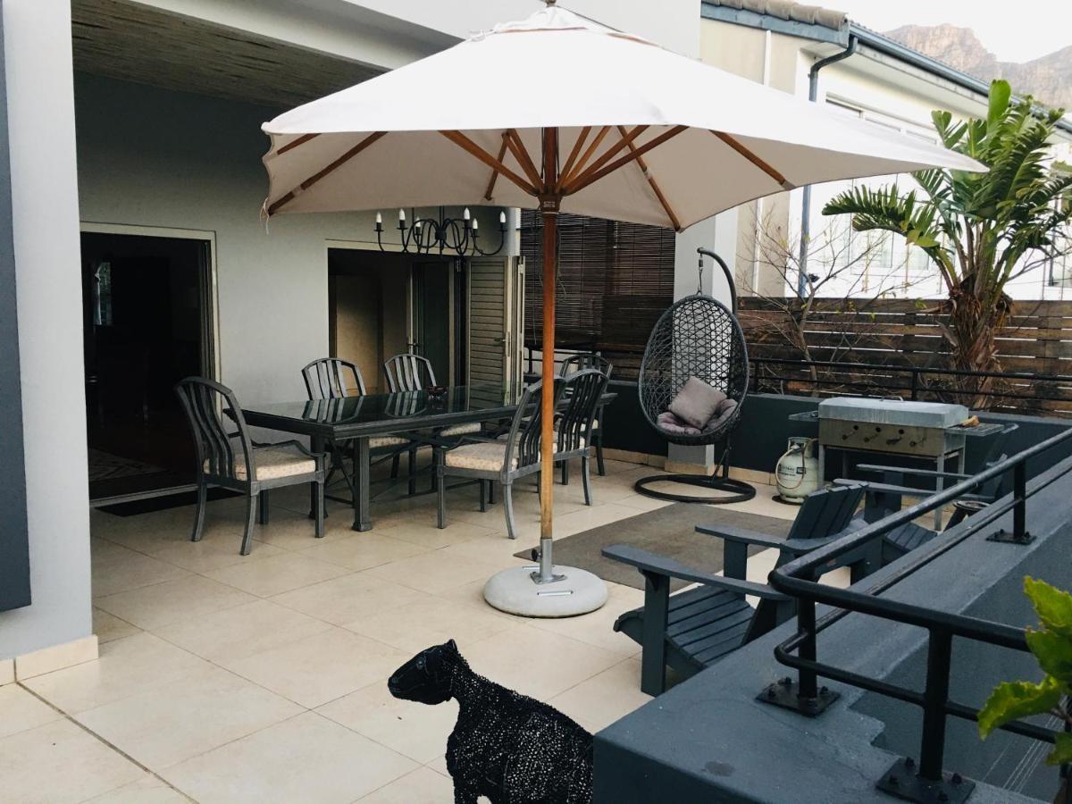 Apartemen 270 m² dengan 2 kamar tidur dan 2 kamar mandi pribadi di Camps Bay Cape Town Bagian luar foto