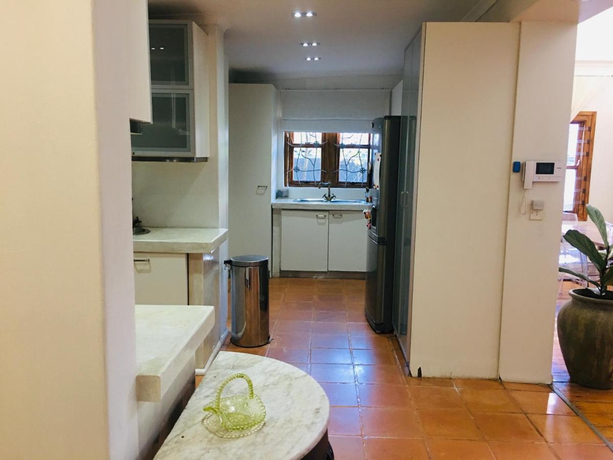 Apartemen 270 m² dengan 2 kamar tidur dan 2 kamar mandi pribadi di Camps Bay Cape Town Bagian luar foto