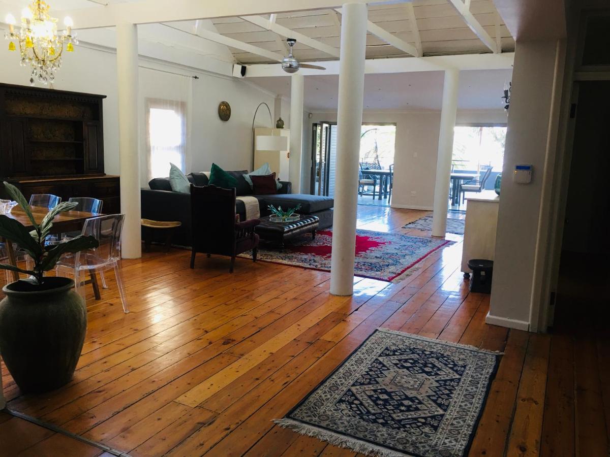 Apartemen 270 m² dengan 2 kamar tidur dan 2 kamar mandi pribadi di Camps Bay Cape Town Bagian luar foto