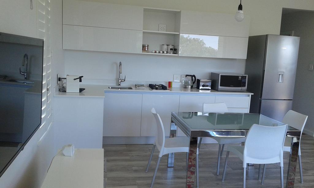 Apartemen 270 m² dengan 2 kamar tidur dan 2 kamar mandi pribadi di Camps Bay Cape Town Bagian luar foto