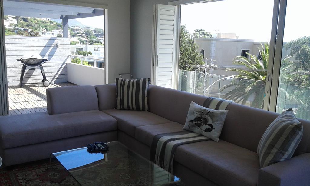 Apartemen 270 m² dengan 2 kamar tidur dan 2 kamar mandi pribadi di Camps Bay Cape Town Ruang foto