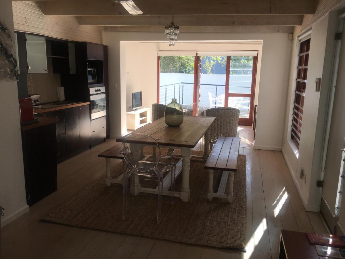 Apartemen 270 m² dengan 2 kamar tidur dan 2 kamar mandi pribadi di Camps Bay Cape Town Bagian luar foto