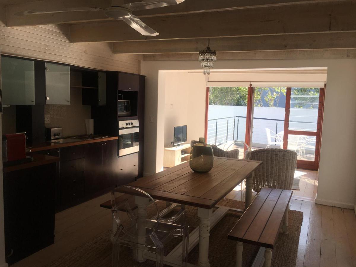 Apartemen 270 m² dengan 2 kamar tidur dan 2 kamar mandi pribadi di Camps Bay Cape Town Bagian luar foto